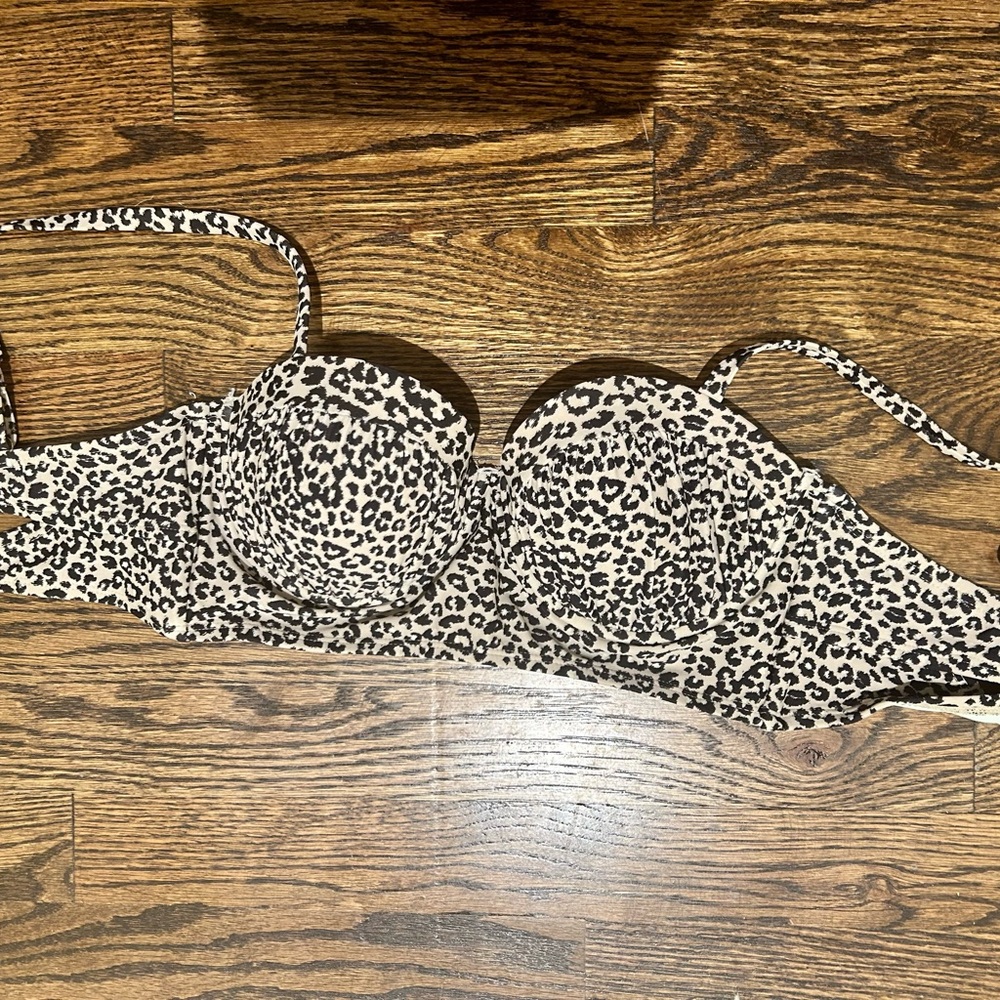 Animal print medium bikini top